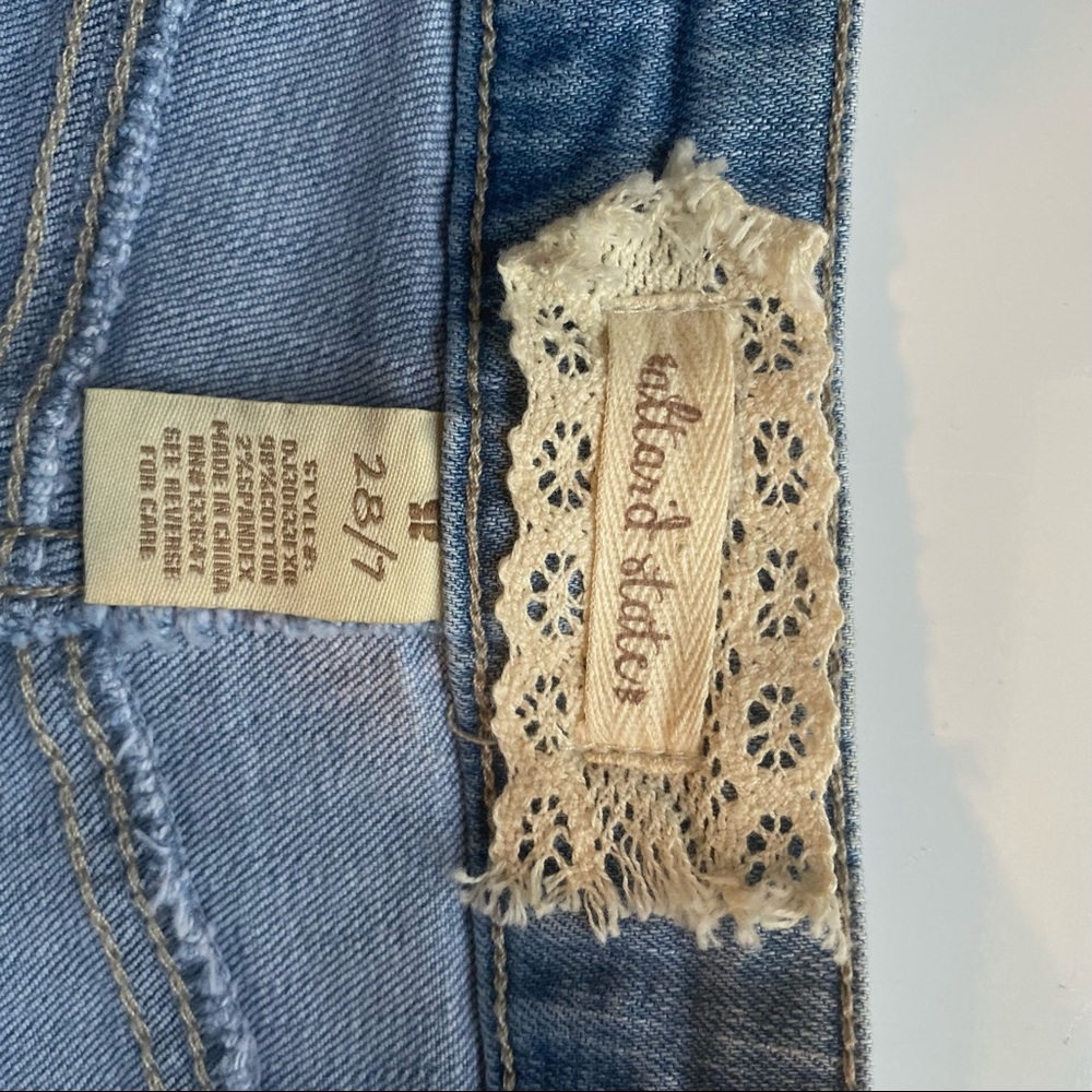 Altar State Women Size 7 (27) Light Blue Denim Jean Short Pants - Picture 2 of 6
